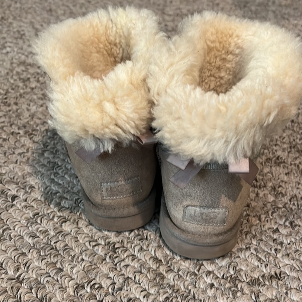 Used Bailey button bow UGGs snake pattern - Picture 4 of 7